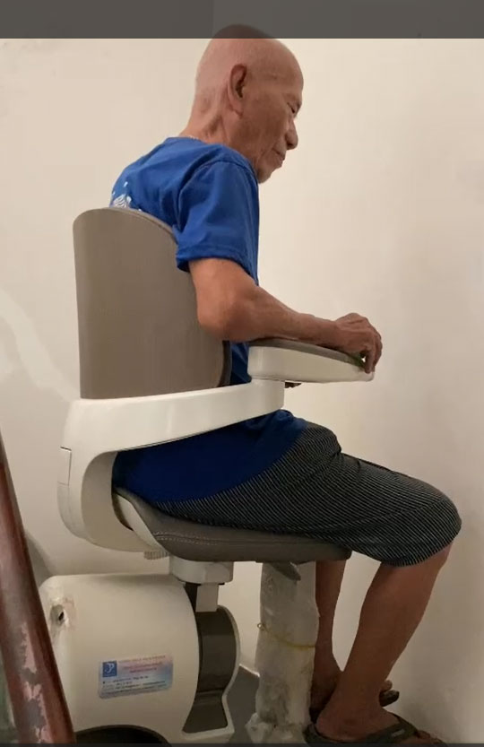 thang máy ghế ngồi