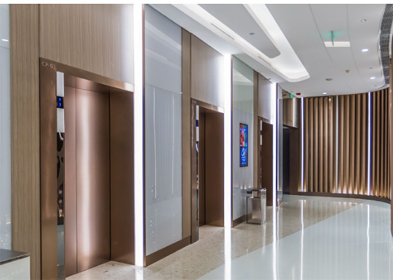 Thang máy tải khách